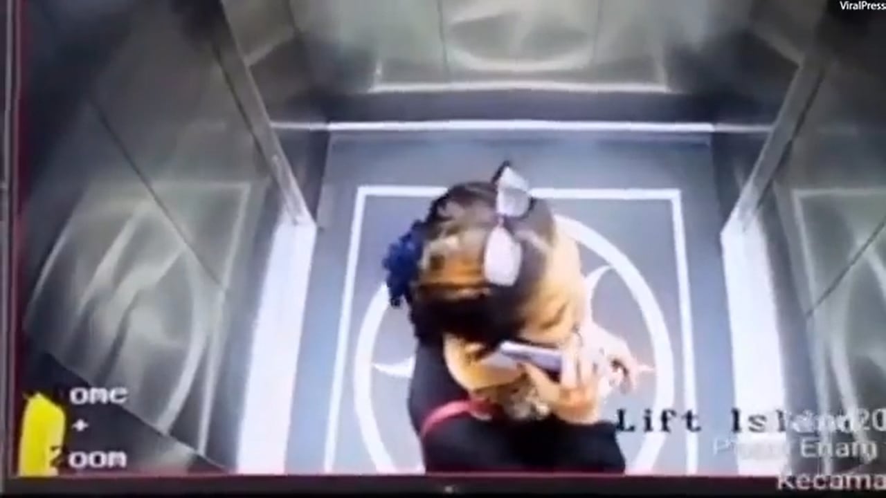 Twitter:@/SchengenStory (API)