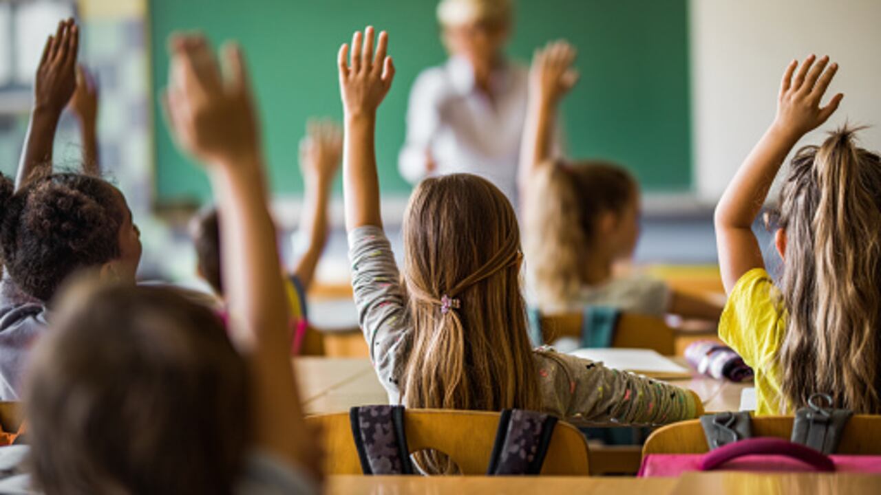 La institución educativa ha recibido fuertes críticas por esta situación.