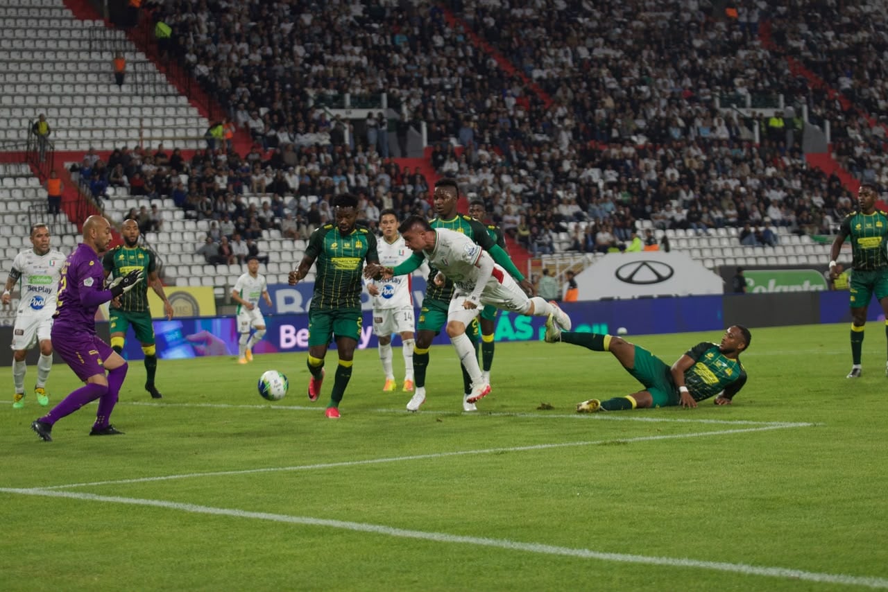 Imagen del partido entre Once Caldas y Atlético Bucaramanga.