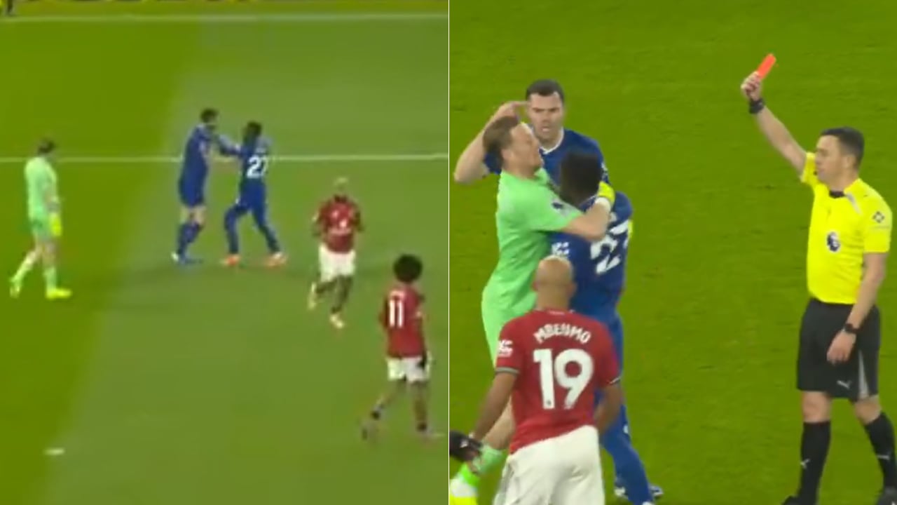 Idrissa Gueye se fue expulsado tras una cachetada a su compañero de Everton, Michael Keane.