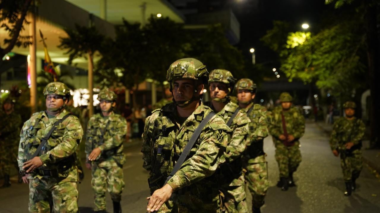 El desfile va a recorrer la avenida sexta.