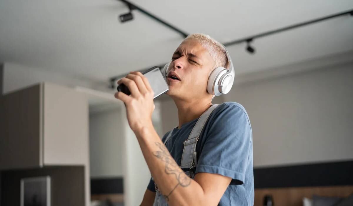 YouTube Music busca canciones con solo tararear el tema.