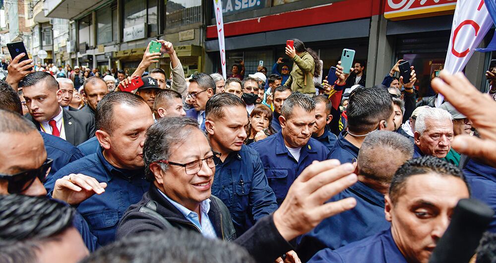 En su misión de cuidar al presidente, el jefe de seguridad cuenta con acceso a información privilegiada de todas las agencias del Estado: Dirección Nacional de Inteligencia (DNI), Dirección de Investigación Criminal (Dijín) y Dirección de Inteligencia de la Policía, entre otras.