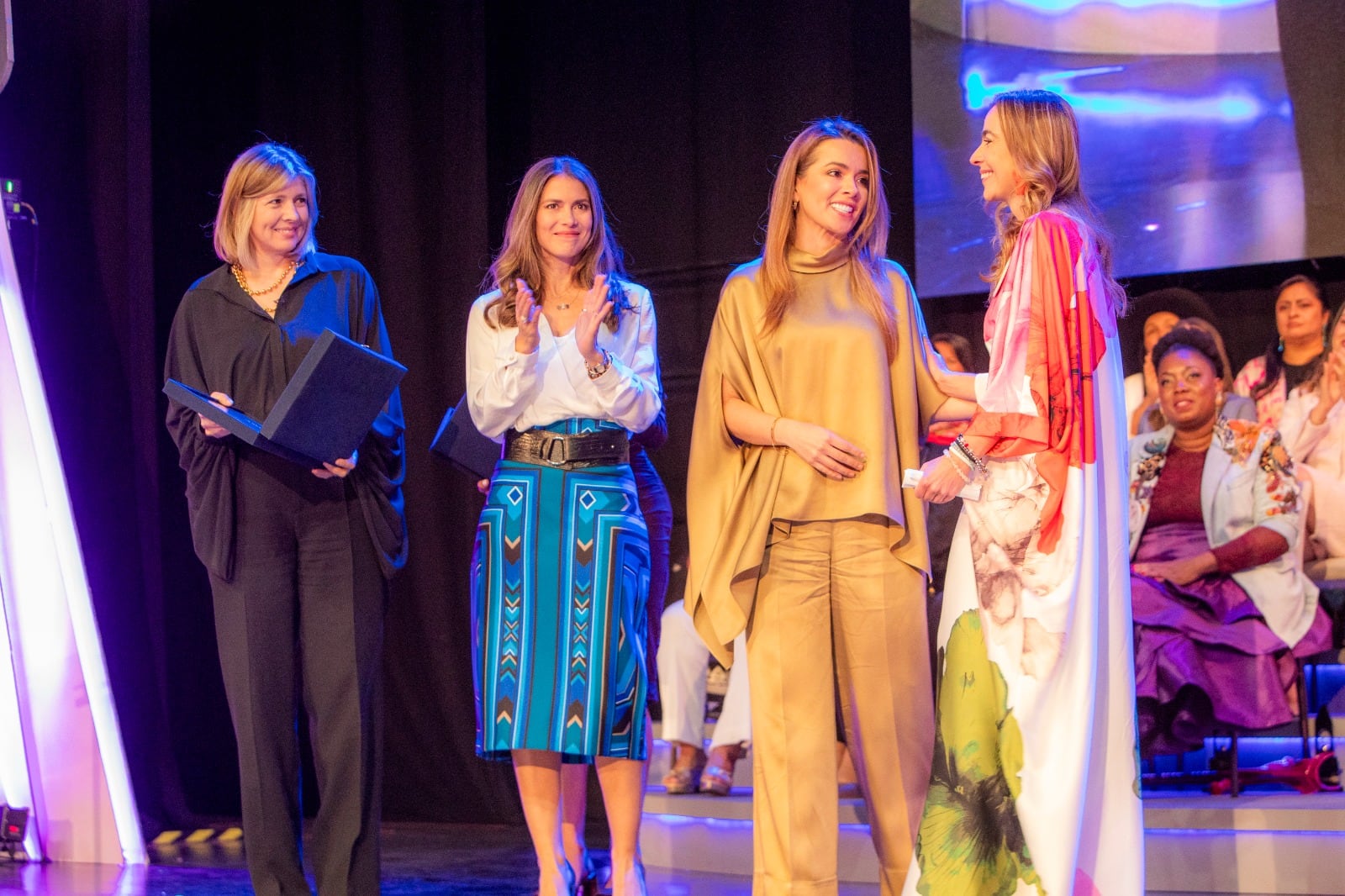 Premio Cafam a la Mujer abre inscripciones para su edición 38: así puede postular a sus candidatas.