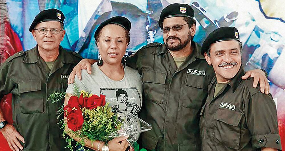   En 2007, la página oficial de la entonces Farc divulgó esta foto de Córdoba acompañada de Rodrigo Granda, Iván Márquez y Jesús Santrich.
