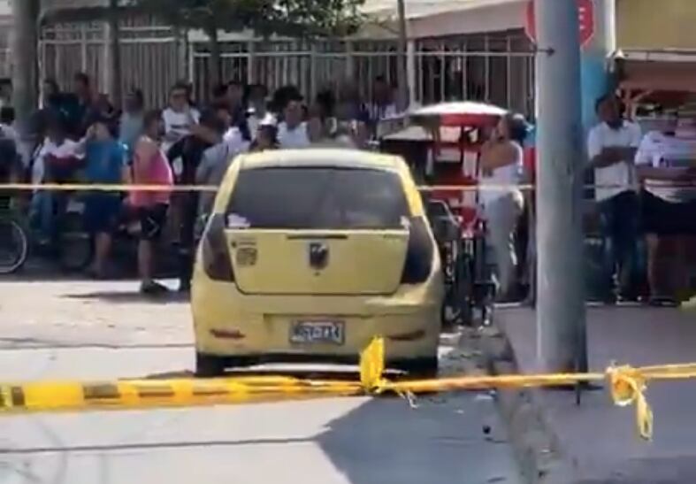 El taxi donde fue hallada muerta una mujer en Barranquilla.
