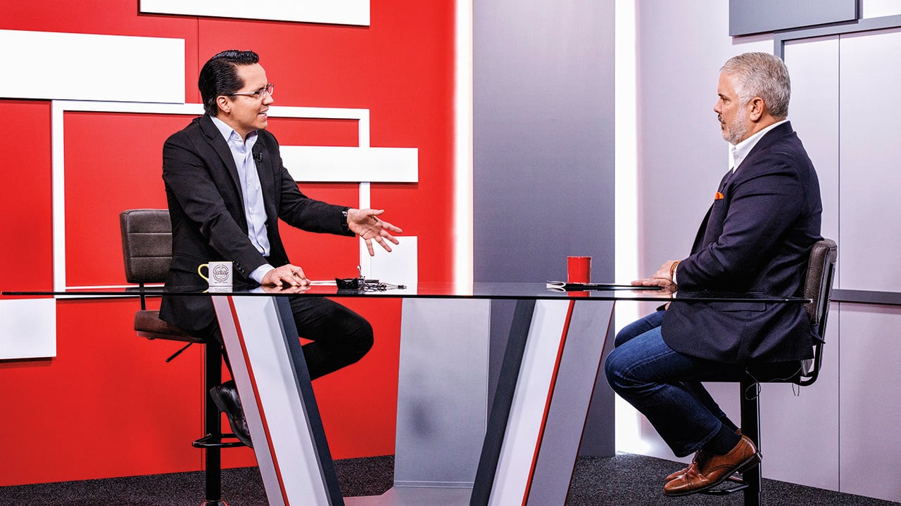 El expresidente Duque cree que las campañas de oposición deben superar las diferencias y unirse para derrotar al continuismo.