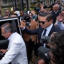 Gustavo Petro saliendo de la Casa de Nariño, en Bogotá, el 7 de agosto de 2026, en su último día como presidente de Colombia. Lo acompañaron sus hijos Antonella Petro Alcocer y Nicolás Alcocer Petro, así como parte de su saliente gabinete