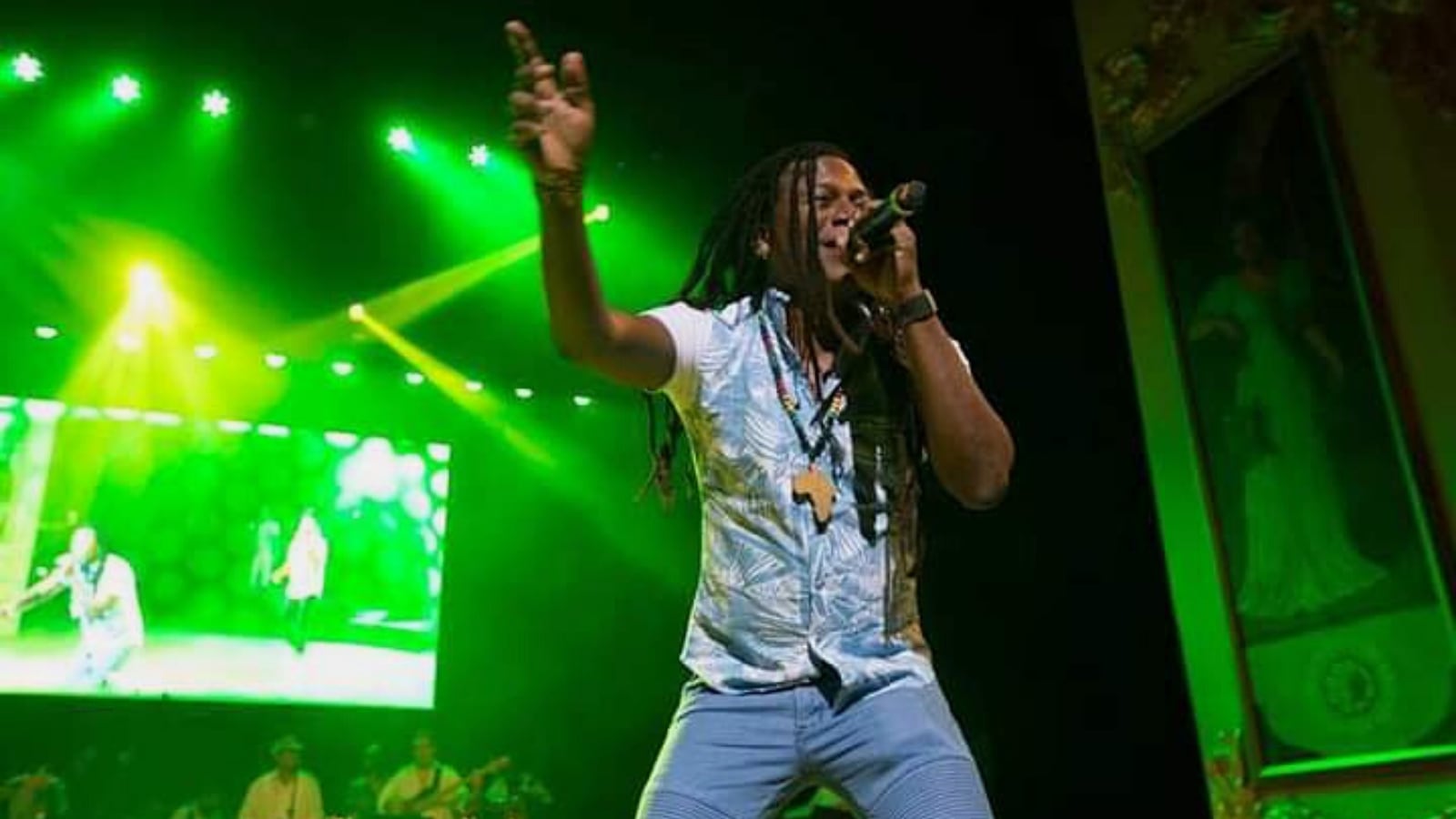 Sus canciones incluyen distintos patrones rítmicos tradicionales que se unen contra la estigmatización social y la pérdida de su cultura e identidad.