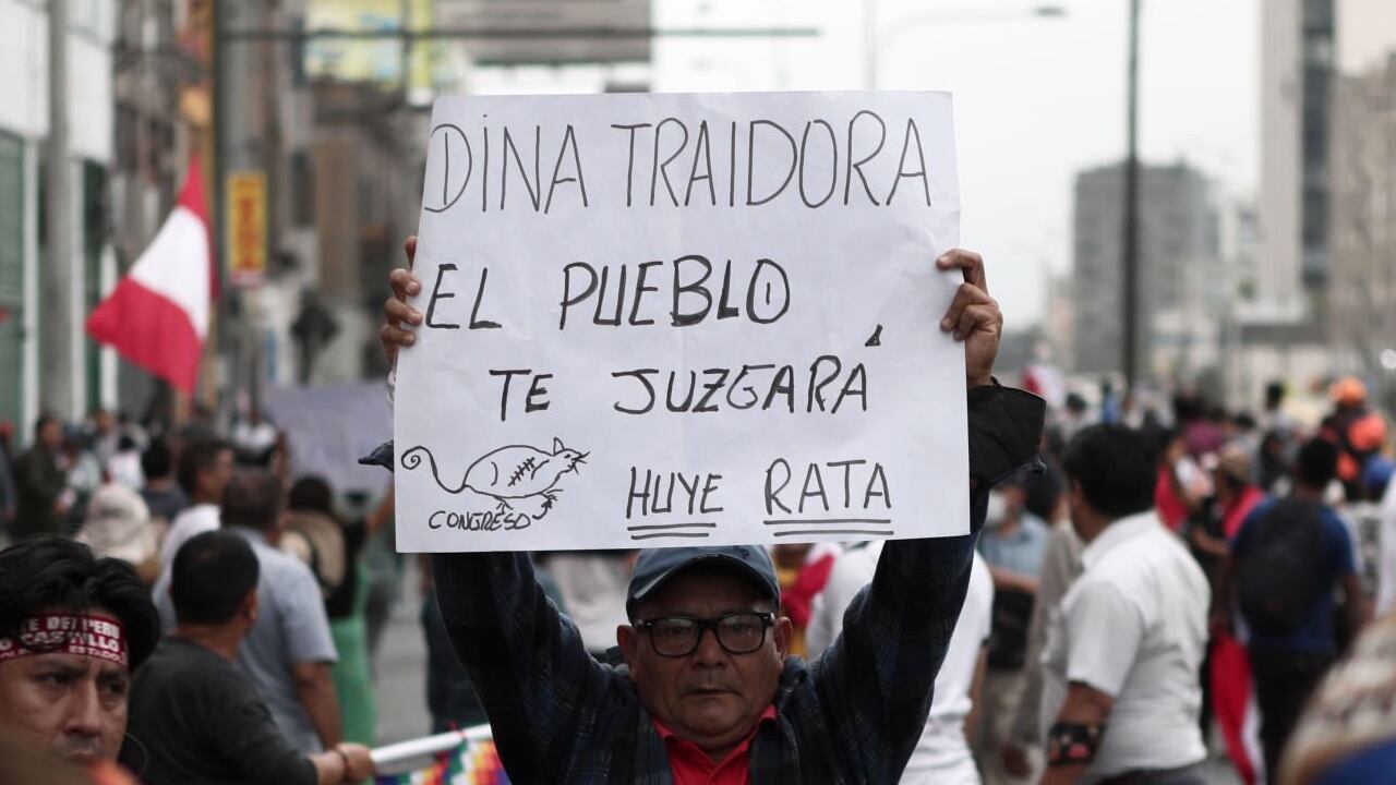 Los manifestantes están en contra del gobierno de Dina Boluarte.