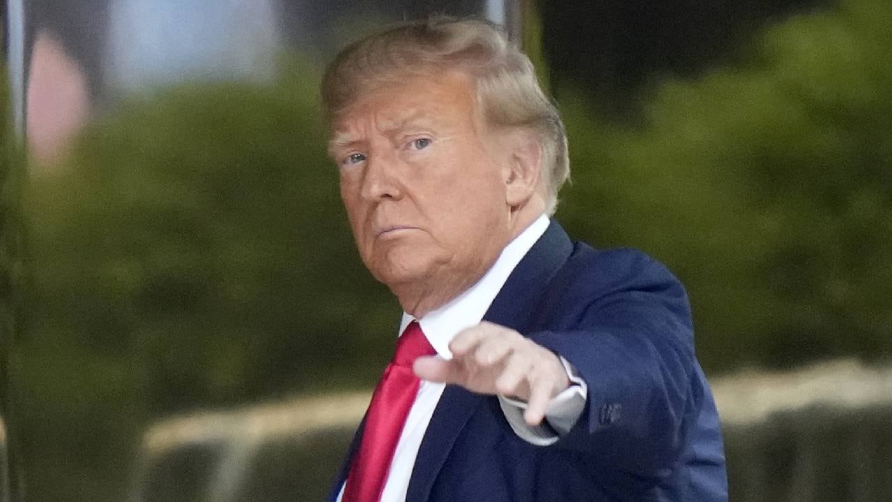 El expresidente de Estados Unidos, Donald Trump, llega a la Trump Tower en Nueva York el lunes 3 de abril de 2023.