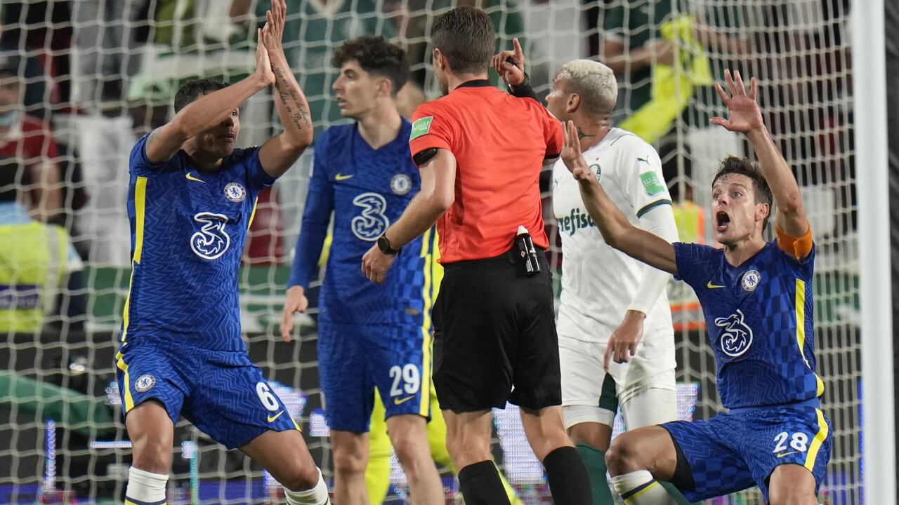 Jugadores del Chelsea reclaman el penal que decidió la final en Emiratos Árabes