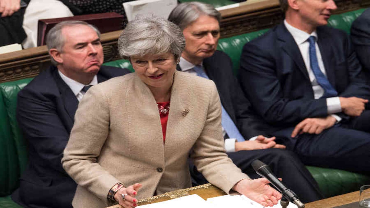 La primera ministra británica no ha podido conciliar con el parlamento. Su acuerdo se está hundiendo en un espiral de negativas.