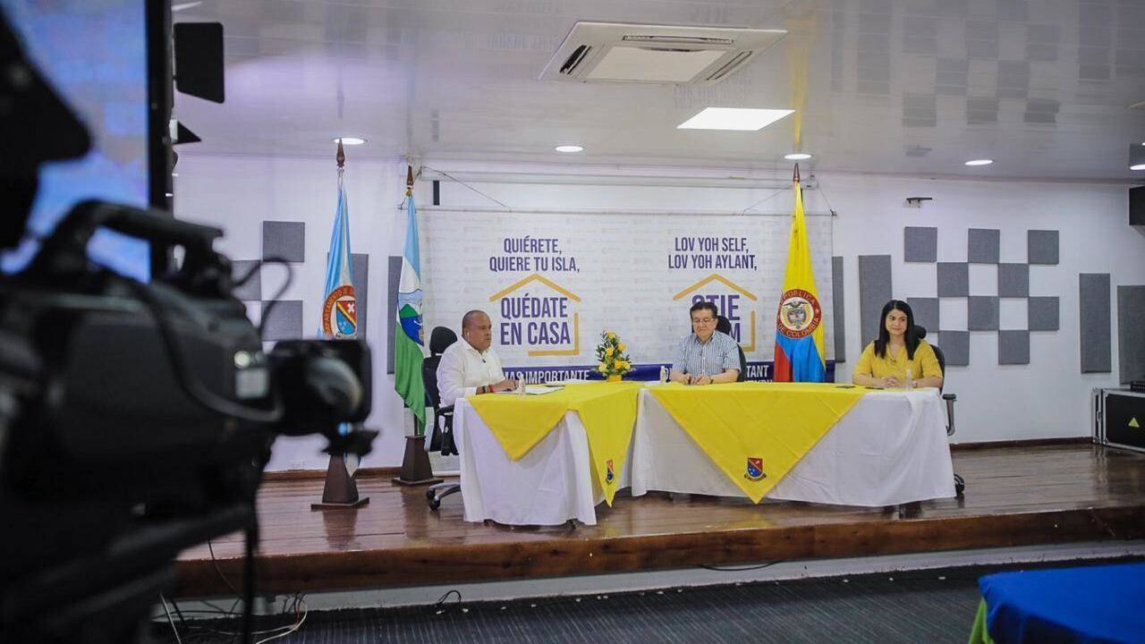 Gobierno de San Andrés, reunido con el ministro de salud, Fernando Ruiz.