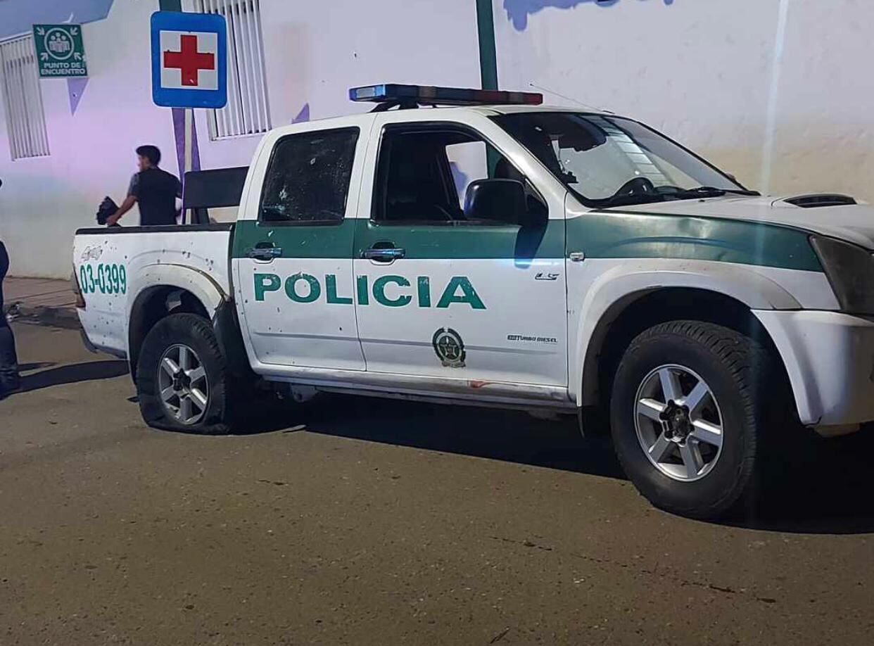 Desconocidos lanzaron una granada contra el vehículo.