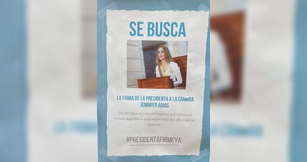 El afiche que el congresista Gabriel Santos colocó en la Cámara de Representantes con la imagen de la representante Jennifer Arias, pidiéndole que aparezca y firma la reducción de vacaciones de parlamentarios