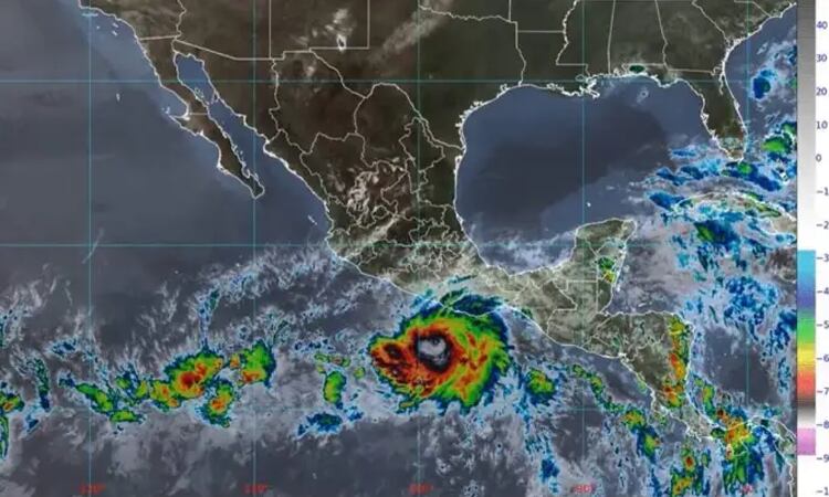 Se espera que el huracán Agatha llegue entre la tarde y la noche de este lunes a México.