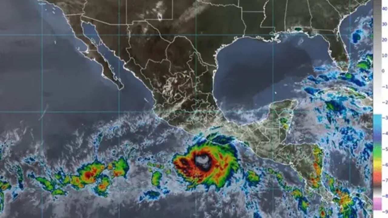Se espera que el huracán Agatha llegue entre la tarde y la noche de este lunes a México.