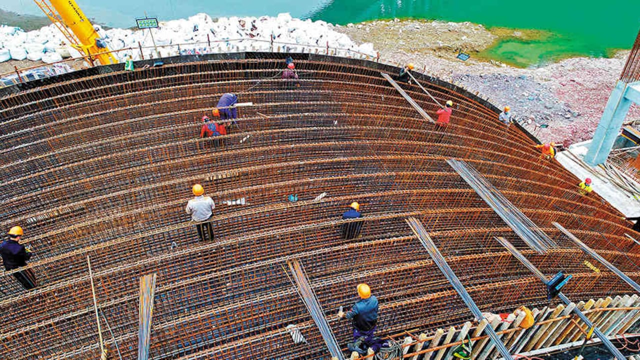 Los ingenieros y personal calificado chino viajan constantemente a otros países para la ejecución de obras.