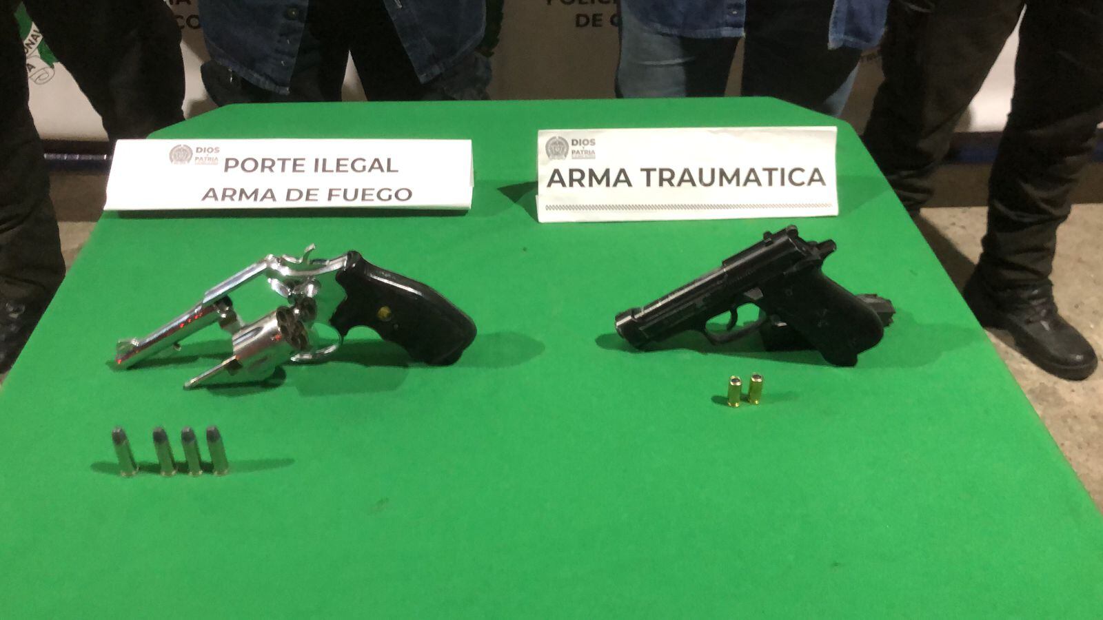 Armas incautadas durante el operativo.