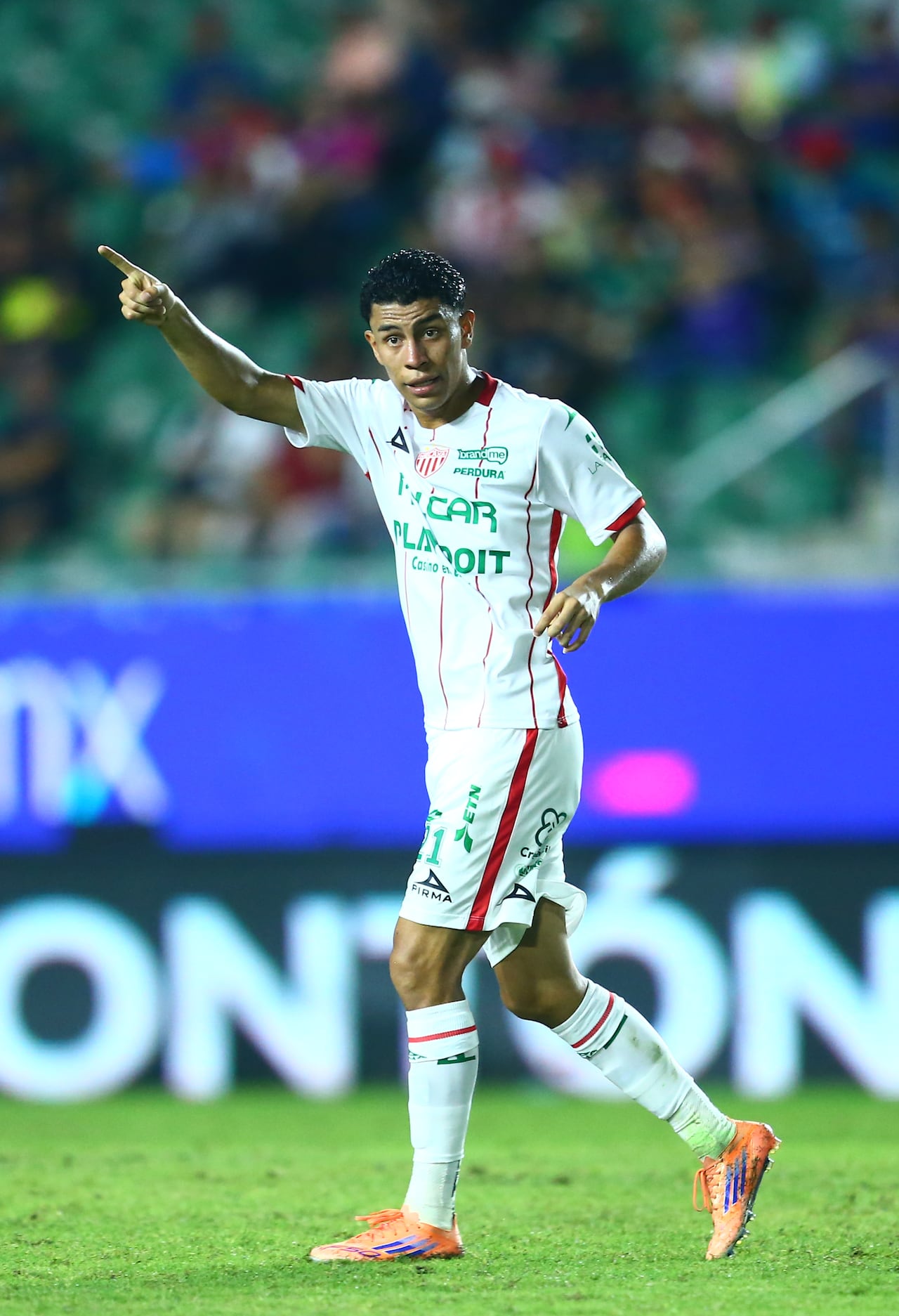 Johan Rojas en el Necaxa.