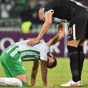 Jarlan Barrera se lamenta al final del partido frente a Olimpia en el Atanasio