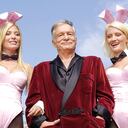 Las conejitas tenían vestidos tan ajustados que sufrían de los riñones. Algunas eran ofrecidas para sexo con los amigos de Hefner.