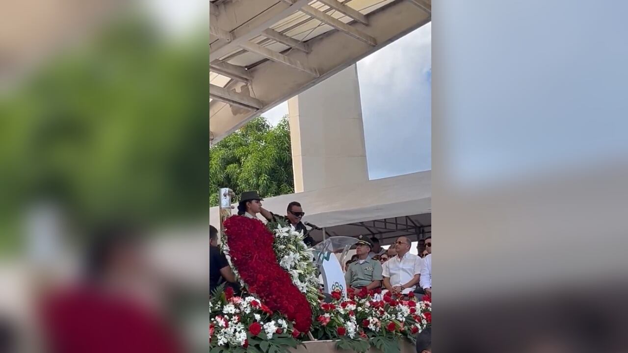 Juancho vivió un difícil momento en medio del sepelio.