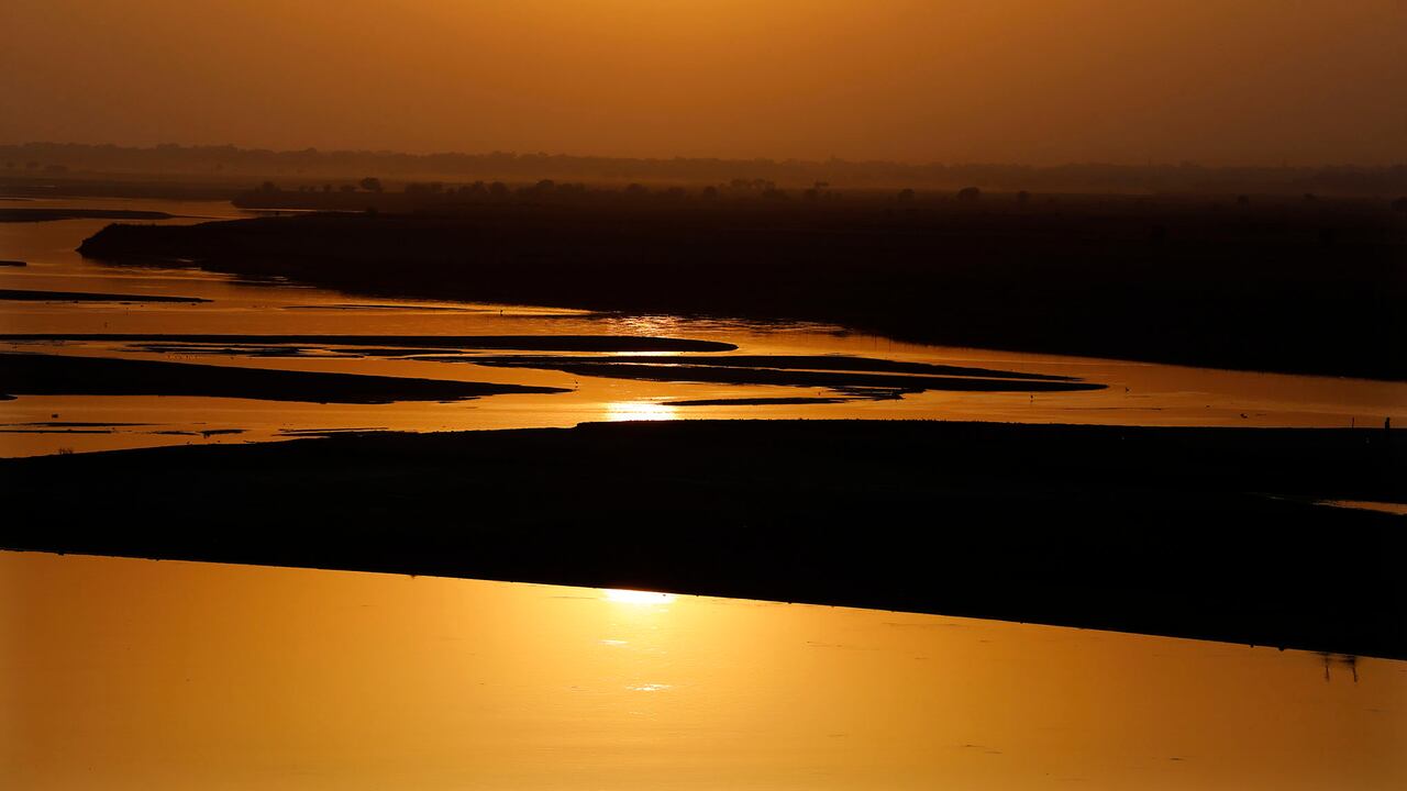 La luz solar hace posible la vida en la Tierra, sin embargo, existen regiones en las que 'desaparece' durante varios días en un fenómeno conocido como 'la noche polar'