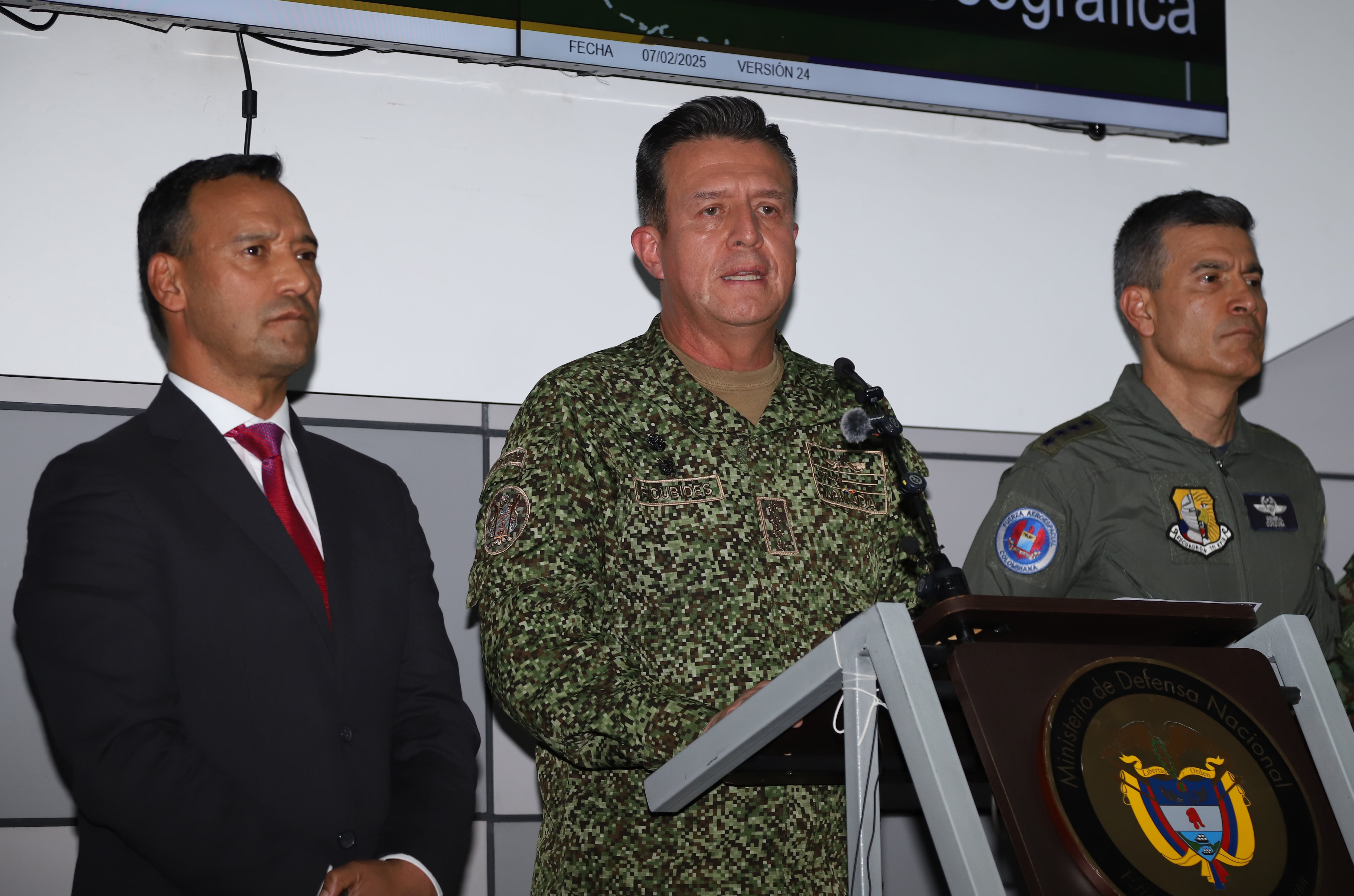 Ministro de Defensa, Pedro Sánchez Suárez, junto a la cúpula militar y de Policía.