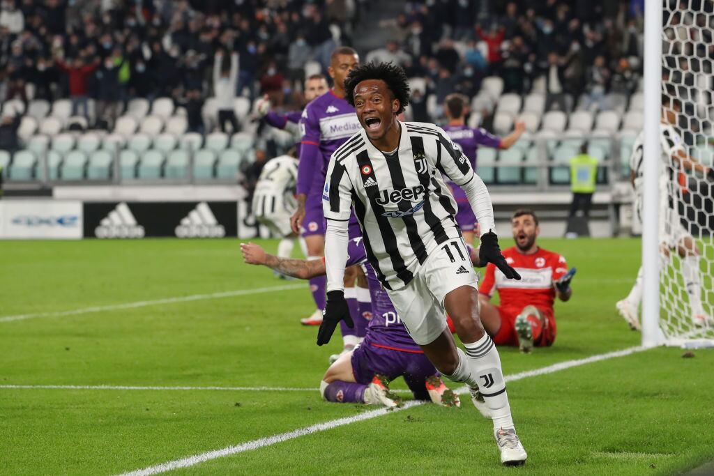 Juan Guillermo Cuadrado anota en el último minuto para la victoria sobre la Fiorentina
