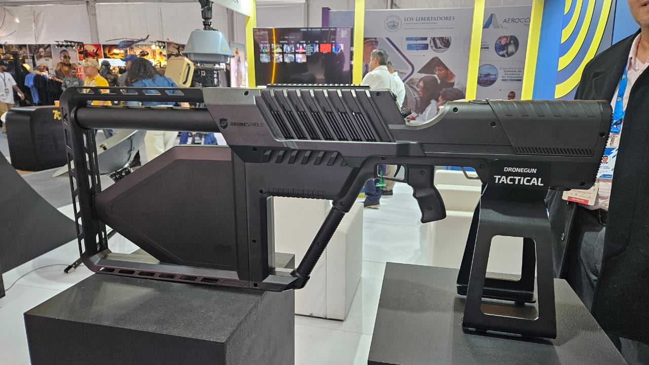 Así son los fusiles antidrones con los que la fuerza pública busca frenar los atentados de los grupos armados ilegales.