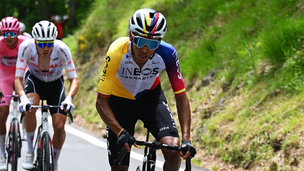 Focos encima de Egan Bernal: la prensa mundial celebra su regreso a las grandes del ciclismo.