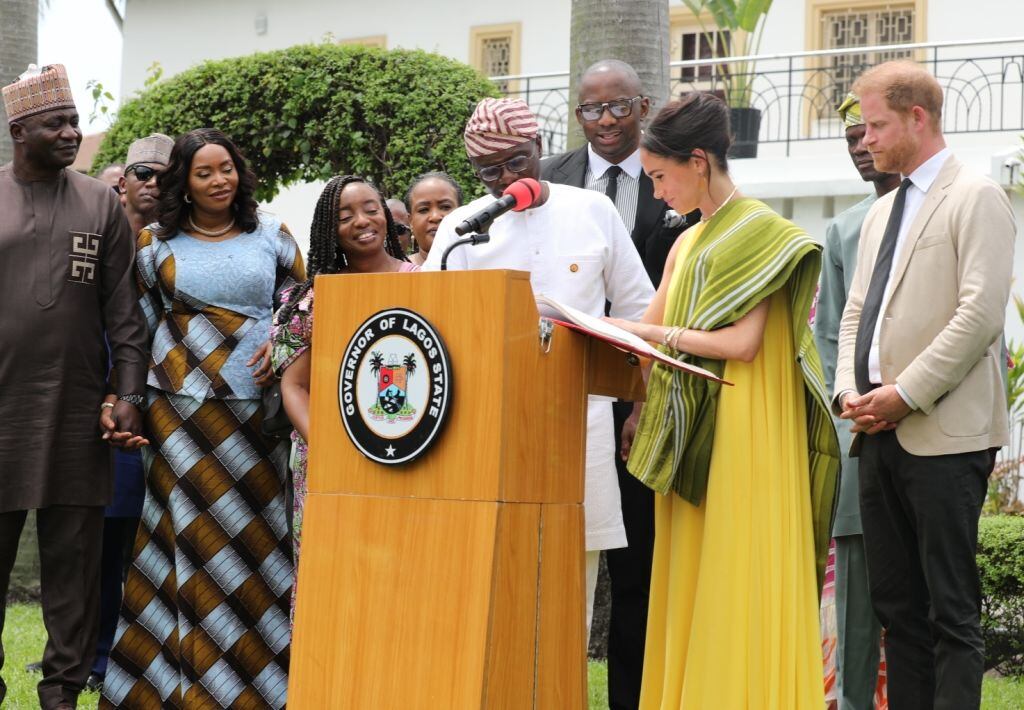 Príncipe Harry y Meghan Markle en su visita a Nigeria