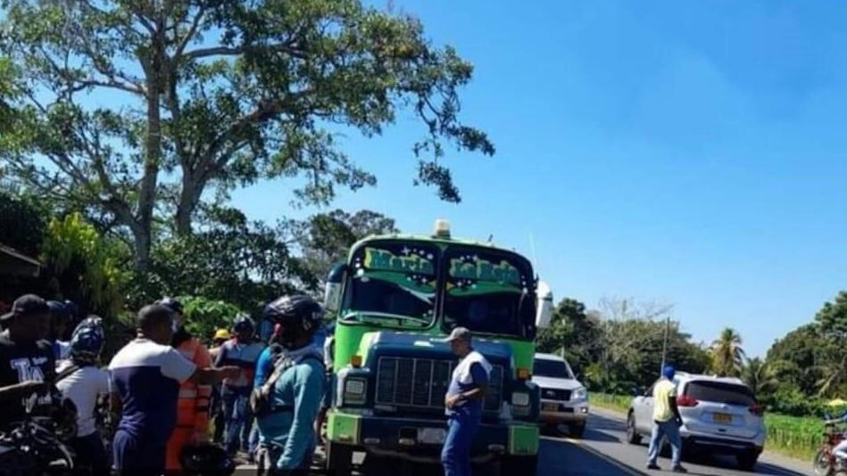 La víctima mortal se transportaba en un bus de servicio público.