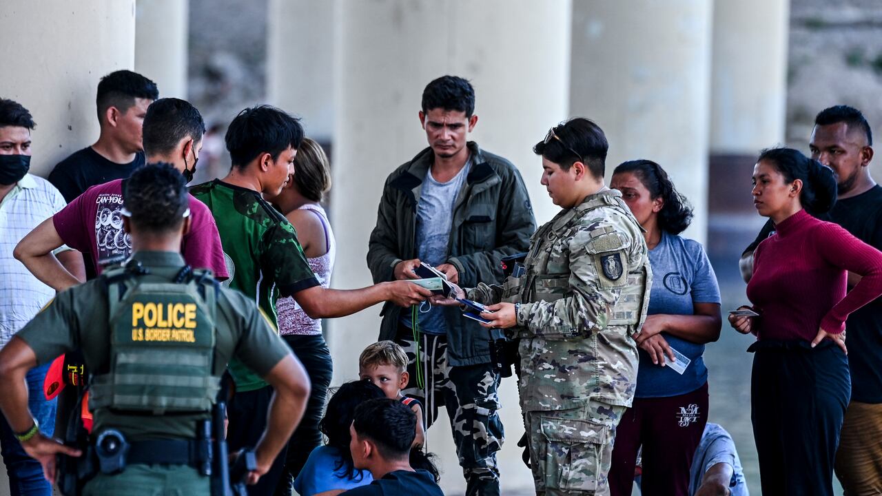 Migrantes festejan en México fallo en EEUU que acaba con política migratoria restrictiva (Foto: CHANDAN KHANNA / AFP)