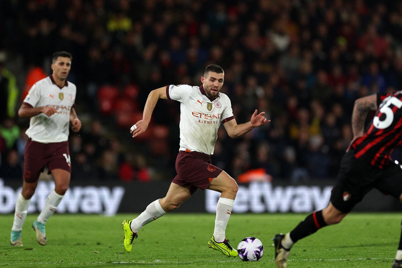Manchester City's Croatian midfielder #08 Mateo Kovacic runs with the ball during the English Premier League football match between Bournemouth and Manchester City at the Vitality Stadium in Bournemouth, southern England on February 24, 2024. (Photo by Adrian DENNIS / AFP) / RESTRICTED TO EDITORIAL USE. No use with unauthorized audio, video, data, fixture lists, club/league logos or 'live' services. Online in-match use limited to 120 images. An additional 40 images may be used in extra time. No video emulation. Social media in-match use limited to 120 images. An additional 40 images may be used in extra time. No use in betting publications, games or single club/league/player publications. /
