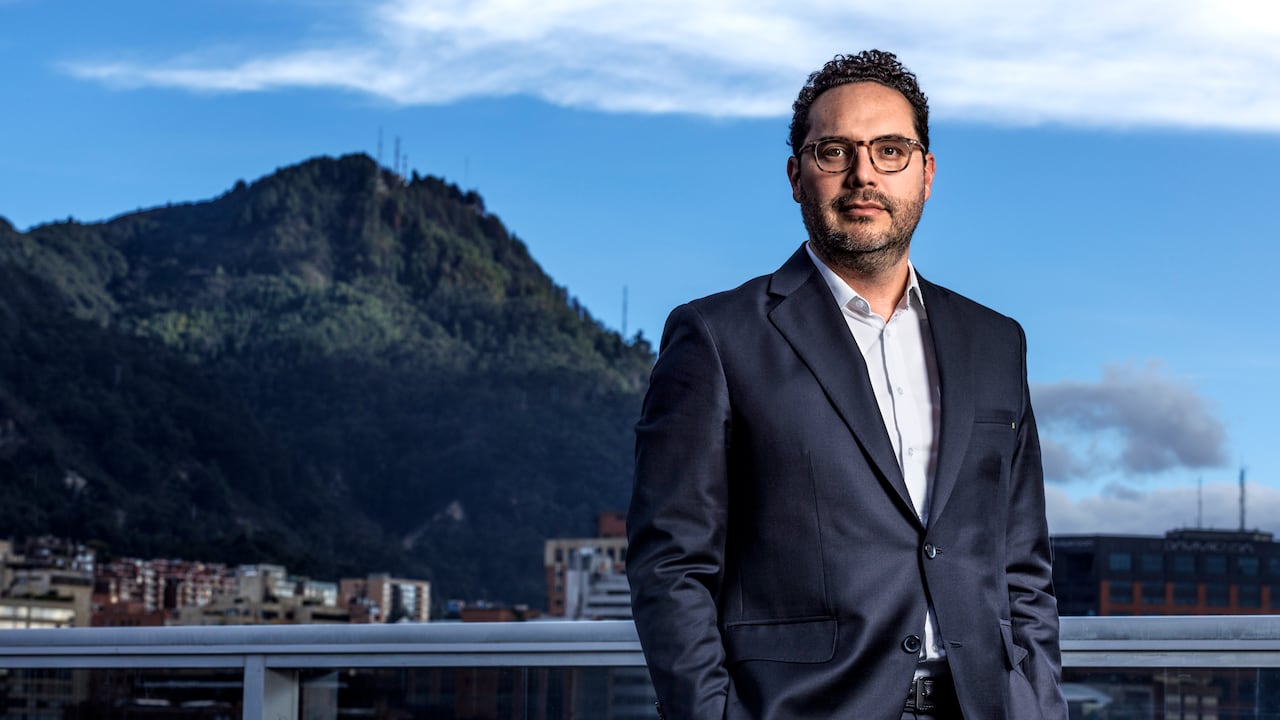 Andrés Velasco, presidente de Asofondos, recordó que los trámites para acceder a estas opciones no requieren de terceros, son completamente gratuitos y se gestionan directamente con cada administradora.
Foto: Juan Carlos Sierra, Revista Semana.