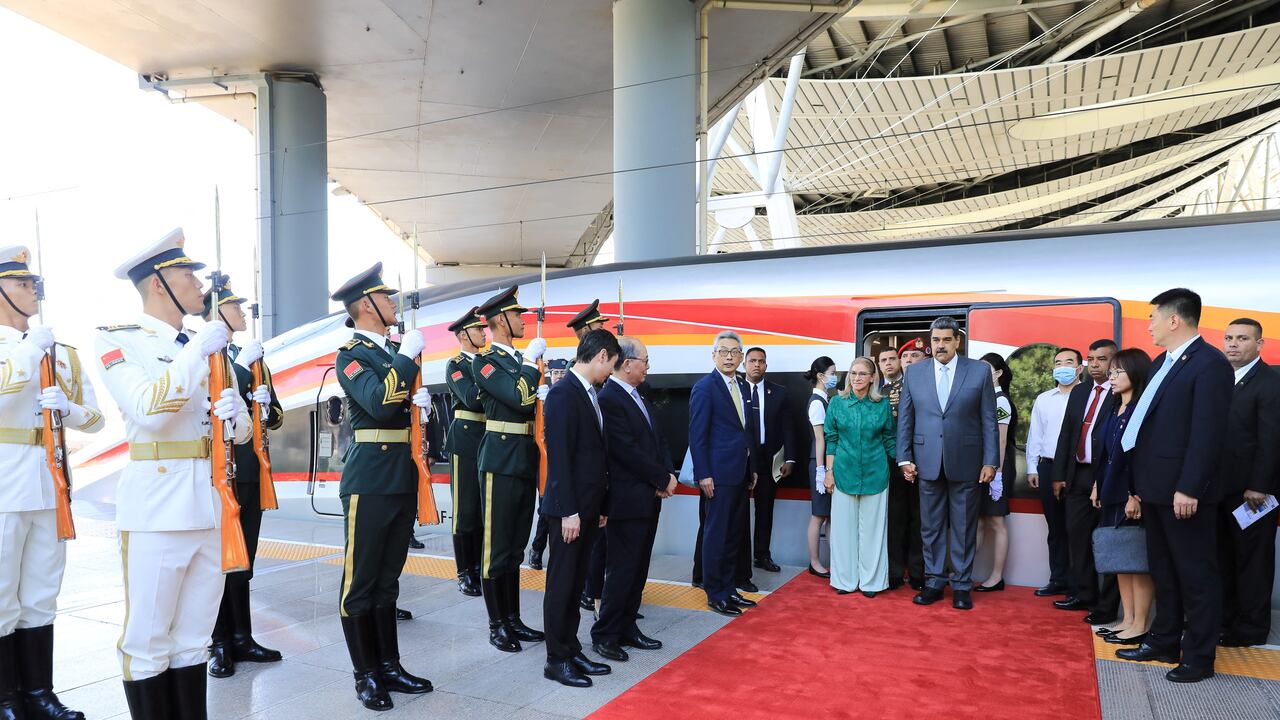 El líder de 60 años busca asegurar la membresía de Venezuela en BRICS, un bloque de naciones en ascenso, que acaba de celebrar su cumbre en India.