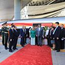 Esta fotografía tomada y publicada por la Presidencia de Venezuela el 12 de septiembre de 2023 muestra al presidente de Venezuela, Nicolás Maduro (centro derecha) y a la primera dama de Venezuela, Cilia Flores (centro izquierda), siendo recibidos por funcionarios chinos antes de una reunión con el presidente de China, Xi Jinping, en Beijing. . (Foto de ZURIMAC CAMPOS / Presidencia de Venezuela / AFP) / XGTY / RESTRINGIDO A USO EDITORIAL - CRÉDITO OBLIGATORIO "FOTO AFP / PRESIDENCIA DE VENEZOLA / ZURIMAR CAMPOS" - NO HAY MARKETING NO HAY CAMPAÑAS PUBLICITARIAS - DISTRIBUIDO COMO SERVICIO A CLIENTES