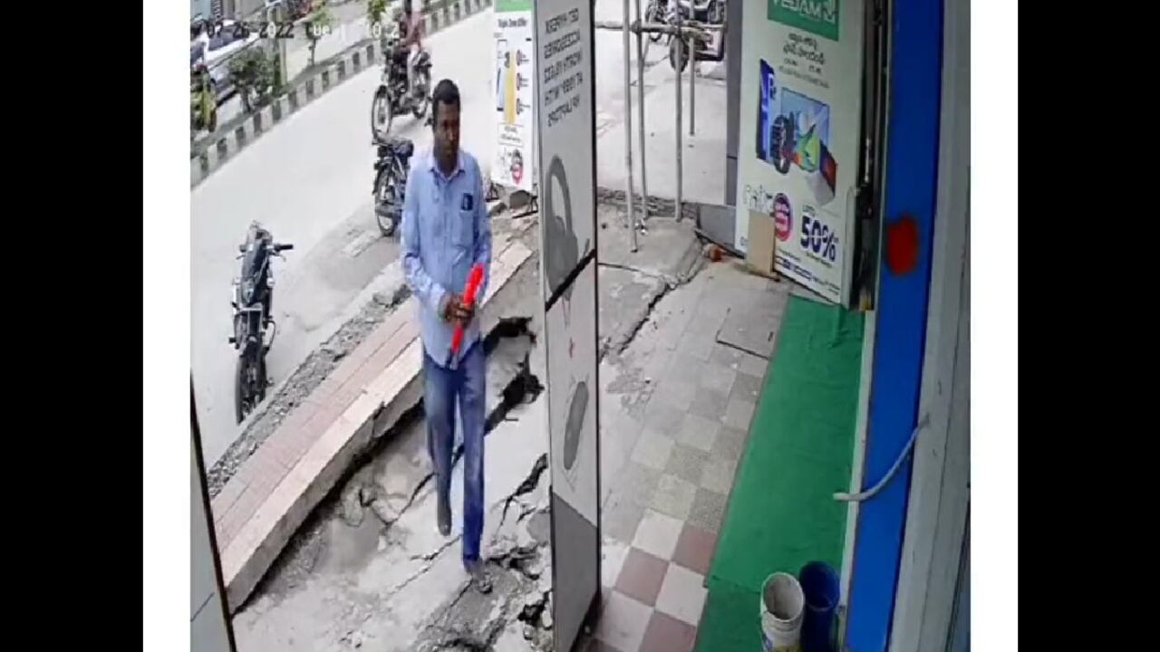 Captura de pantalla del video que fue captado por una cámara de seguridad.