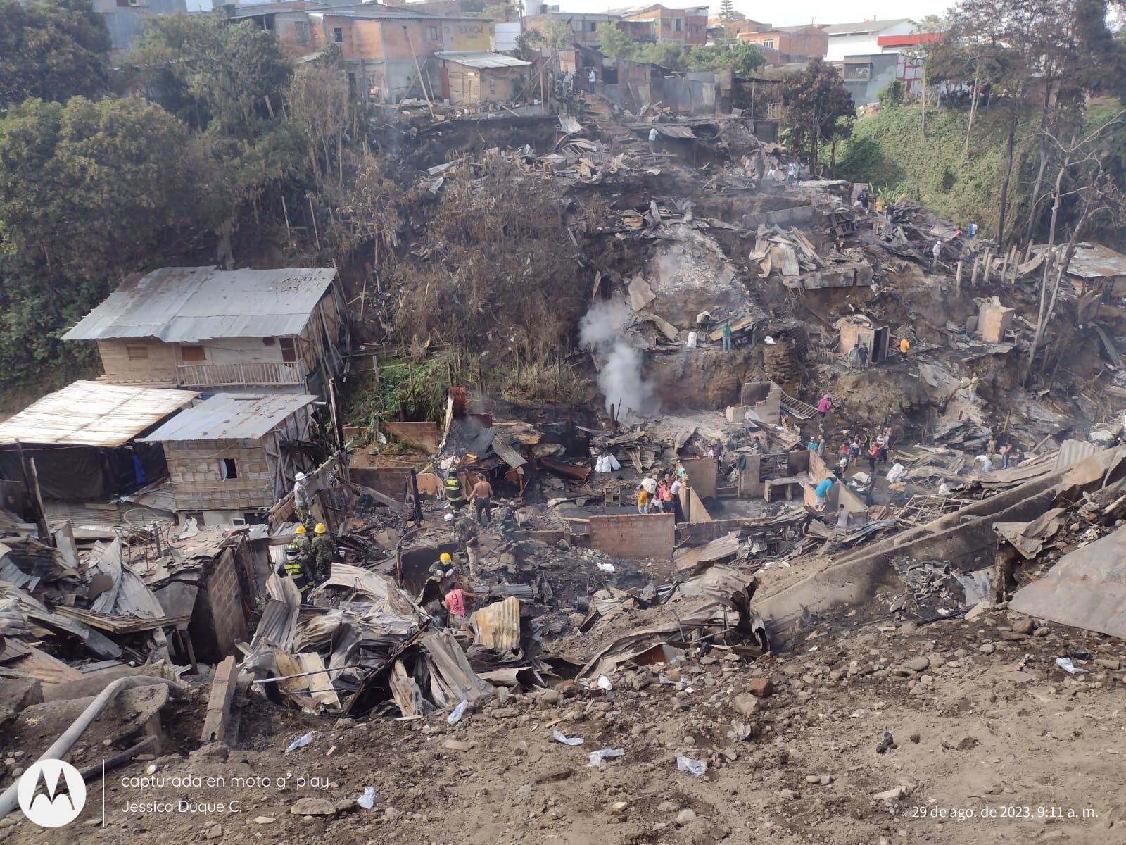 Incendio en Armenia deja más de 200 personas afectadas