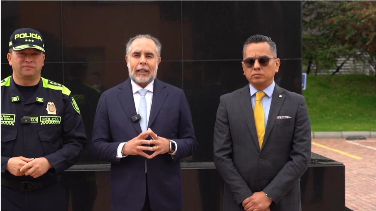 El ministro del Interior, Armando Benedetti, se reunió con el director de la Policía Nacional y con el de Inteligencia.