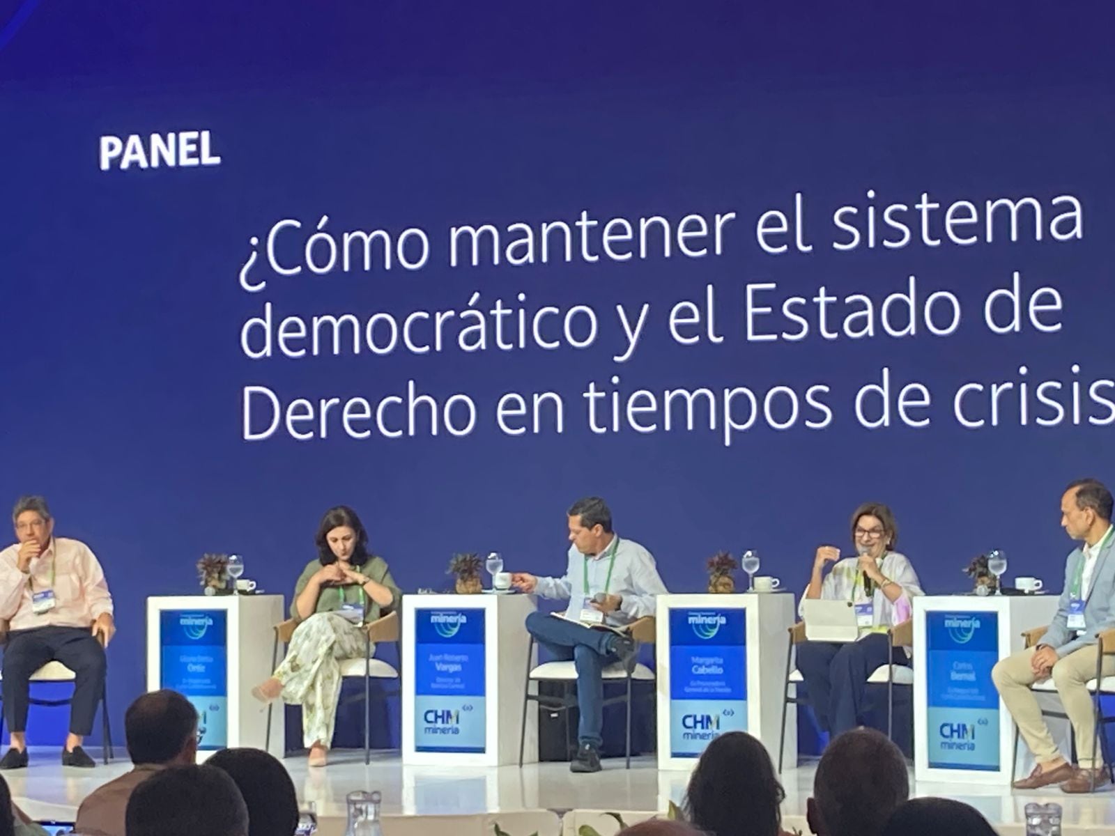 Panel judicial en el congreso de minería, realizado por la Asociación Colombiana de Minería, que agrupa a las empresas del sector.