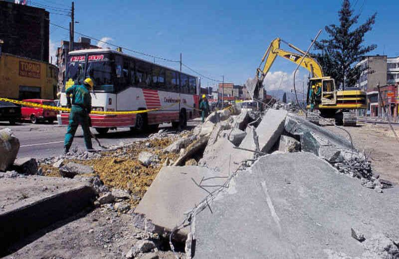 La administración Peñalosa inició la demolición de la Troncal.