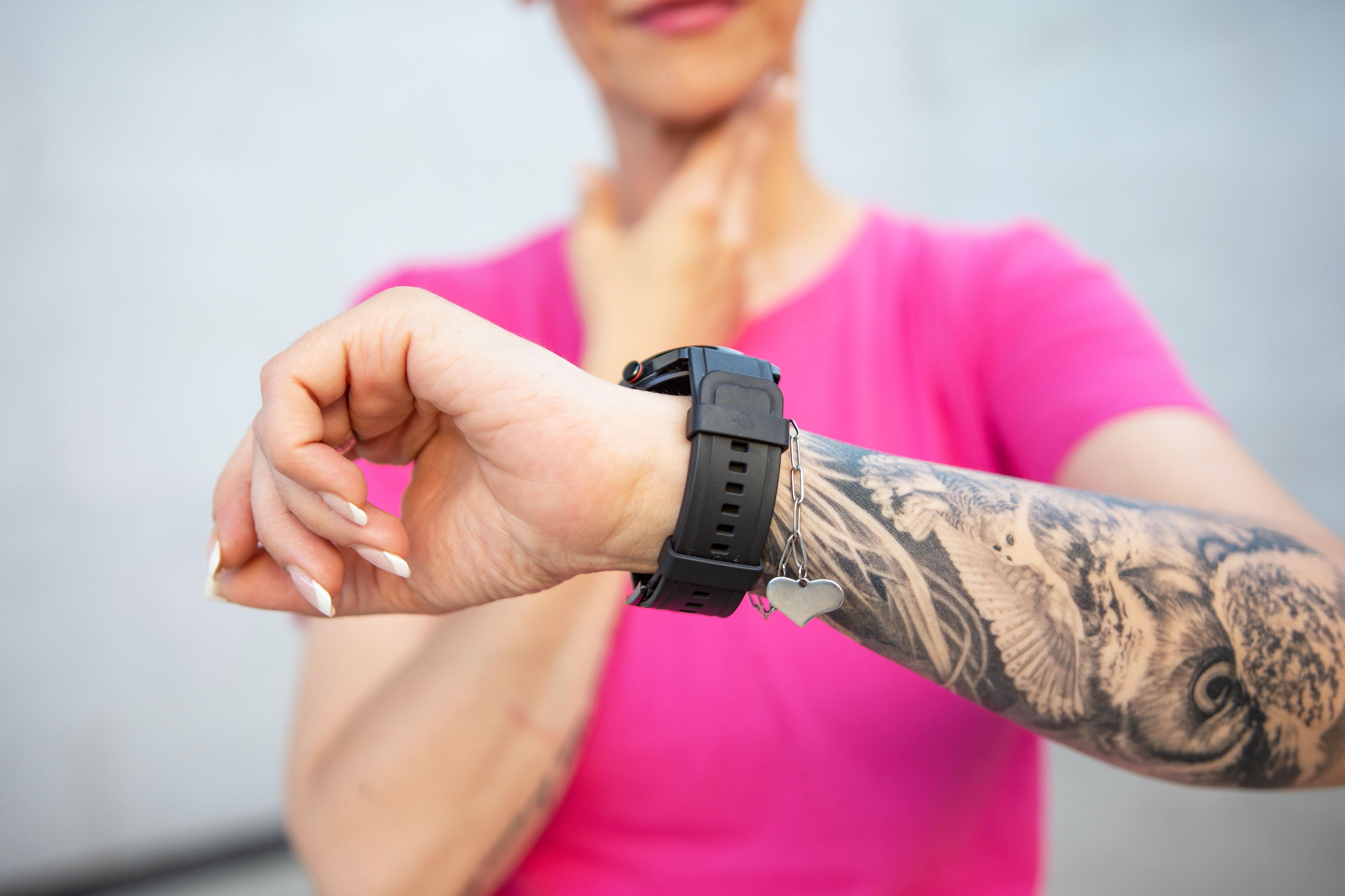 Los relojes inteligentes no se llevan muy bien con los tatuajes, ¿por qué?