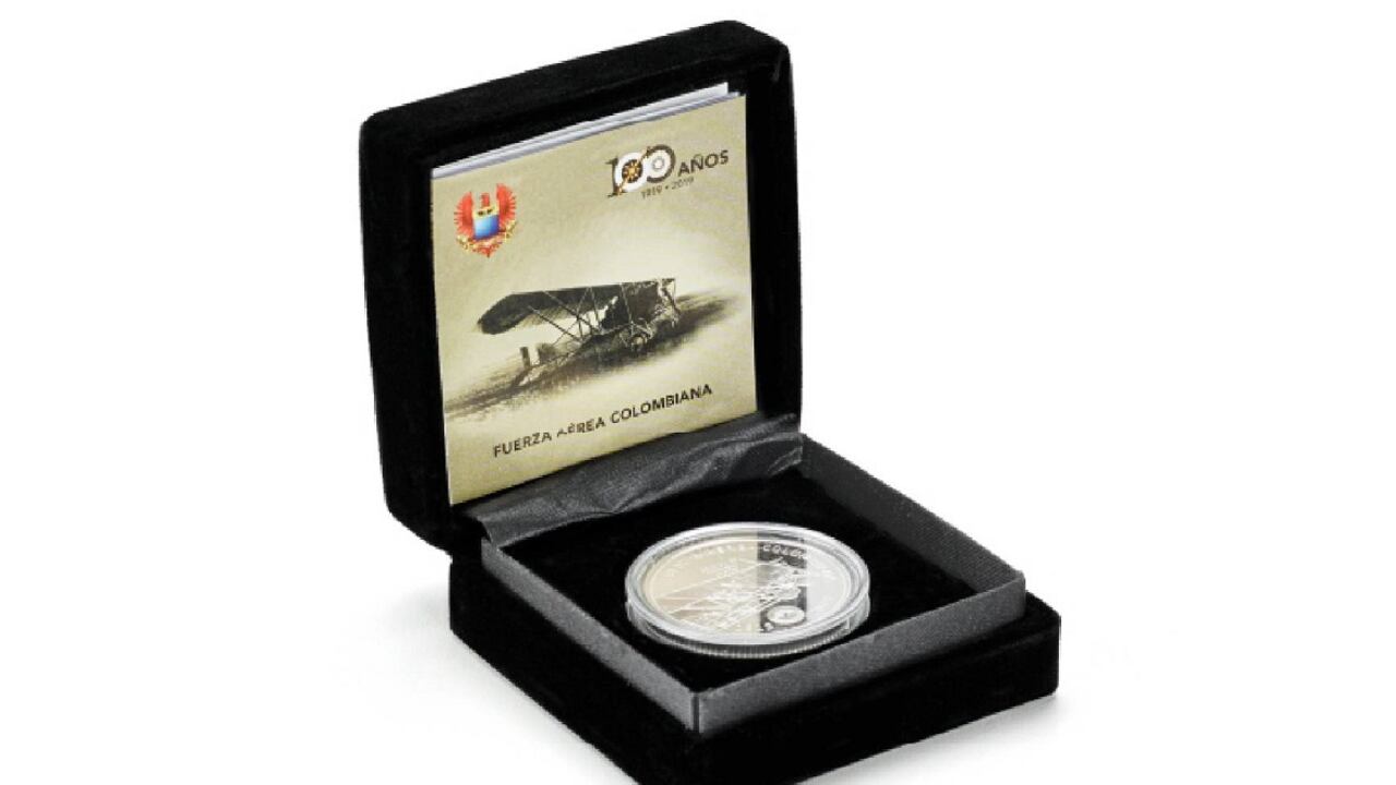 Se cambiarán en total máximo cinco monedas por persona hasta agotar existencias.