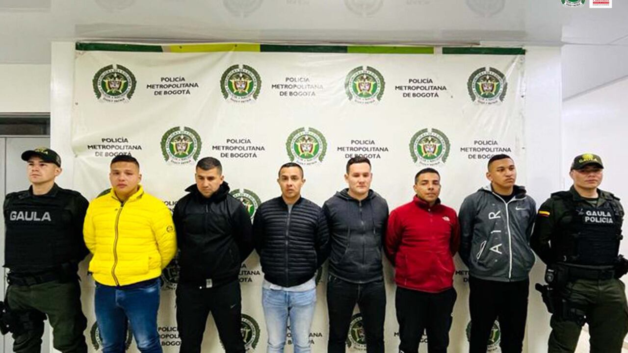 A la cárcel policías que se inventaban órdenes de captura para extorsionar a ciudadanos en Bogotá