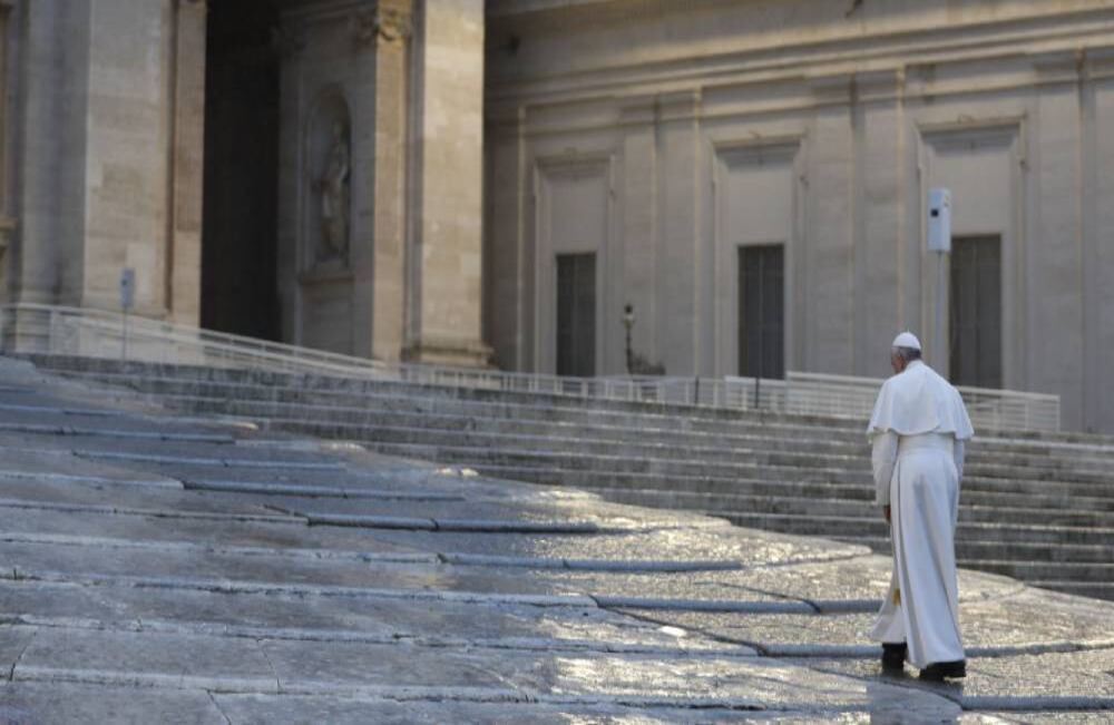 El papa pidió entender la importancia de cuidar el planeta en el que vivimos para disfrutar de las bendiciones que nos ofrece. Eso incluye conectarse con la naturaleza y hacer buen uso de los recursos naturales, recordó. Foto:  Yara Nardi / AFP