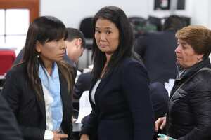 Keiko Fujimori, principal líder de la oposición en Perú, asiste a una audiencia en la Sala Penal Nacional acompañada de su abogada Giuliana Loza.